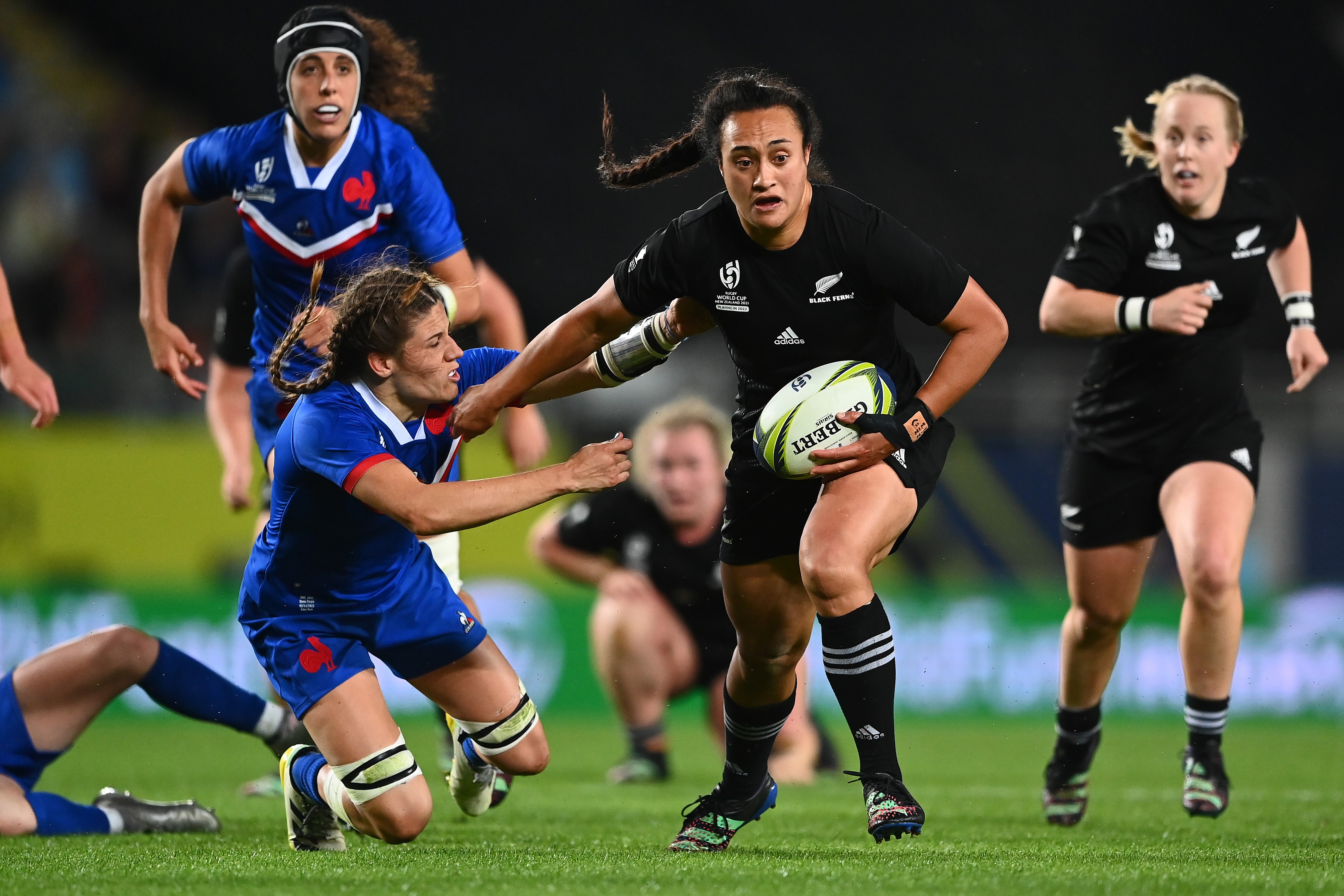 Ruahei Demant and World Cup winning Black Ferns shine at the ASB Rugby Awards